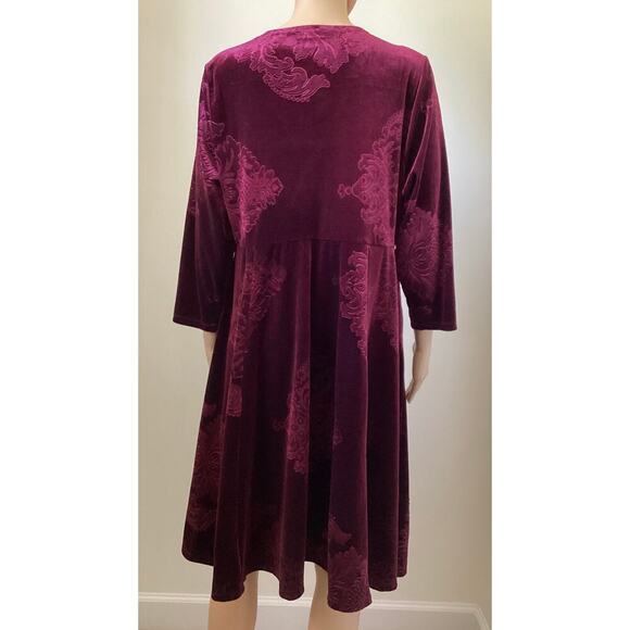 Torrid Burgundy Red Velvet Floral Surplice faux Wrap Dress size 1 - Picture 2 of 7